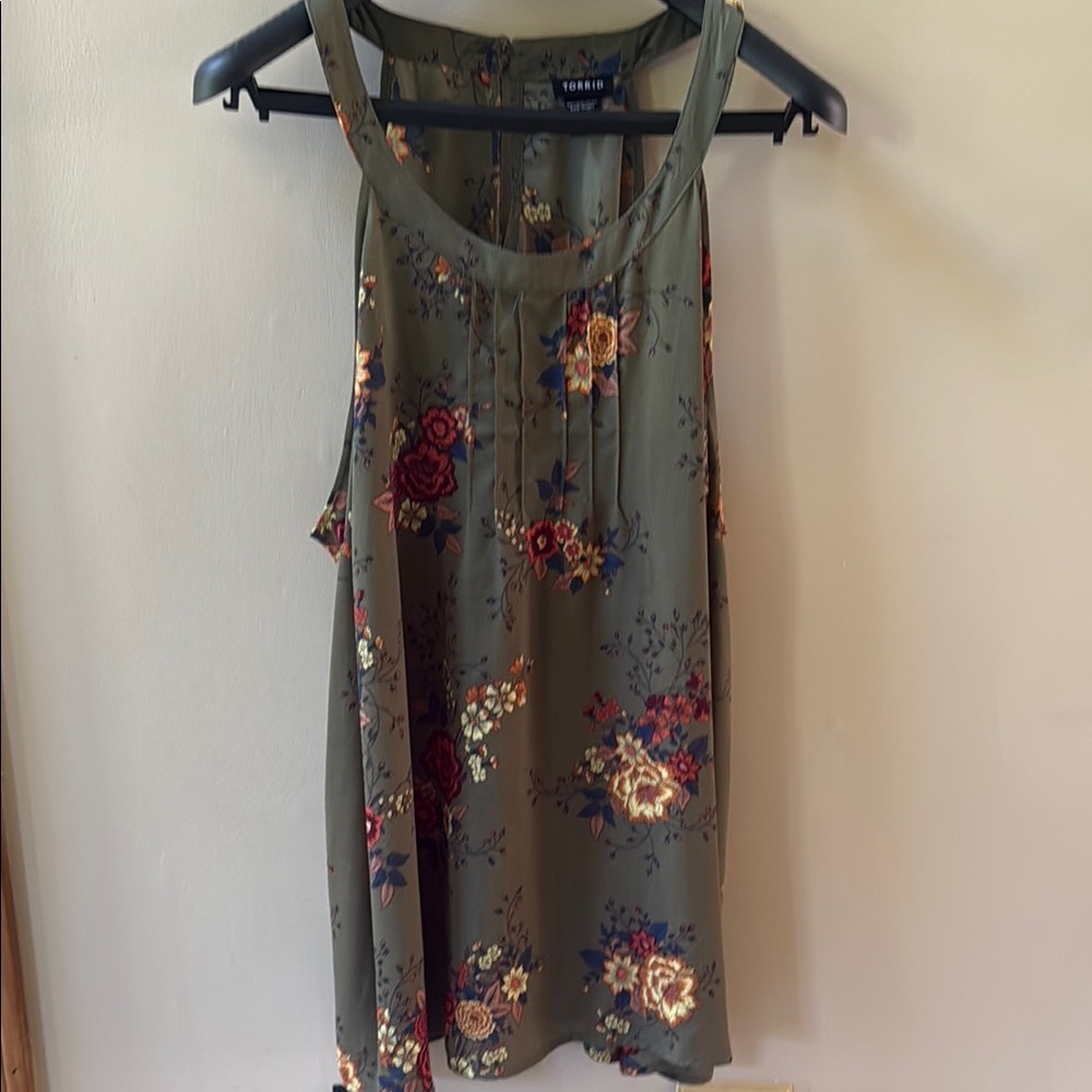 Size 1x Torrid Green Floral Sleeveless Relaxed Tank Top
